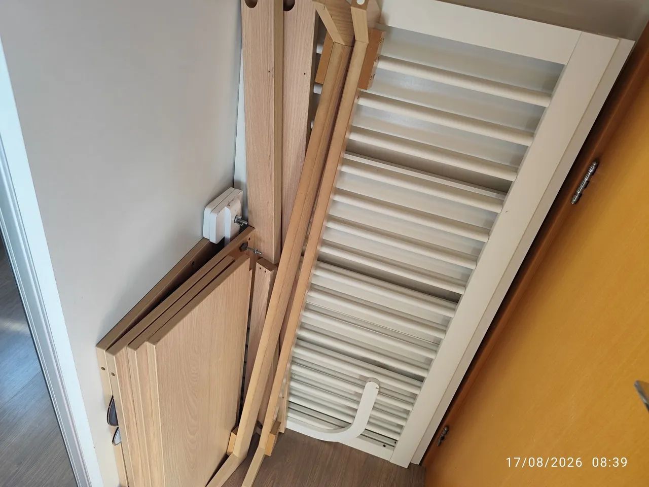 Berço semi-novo amplo 