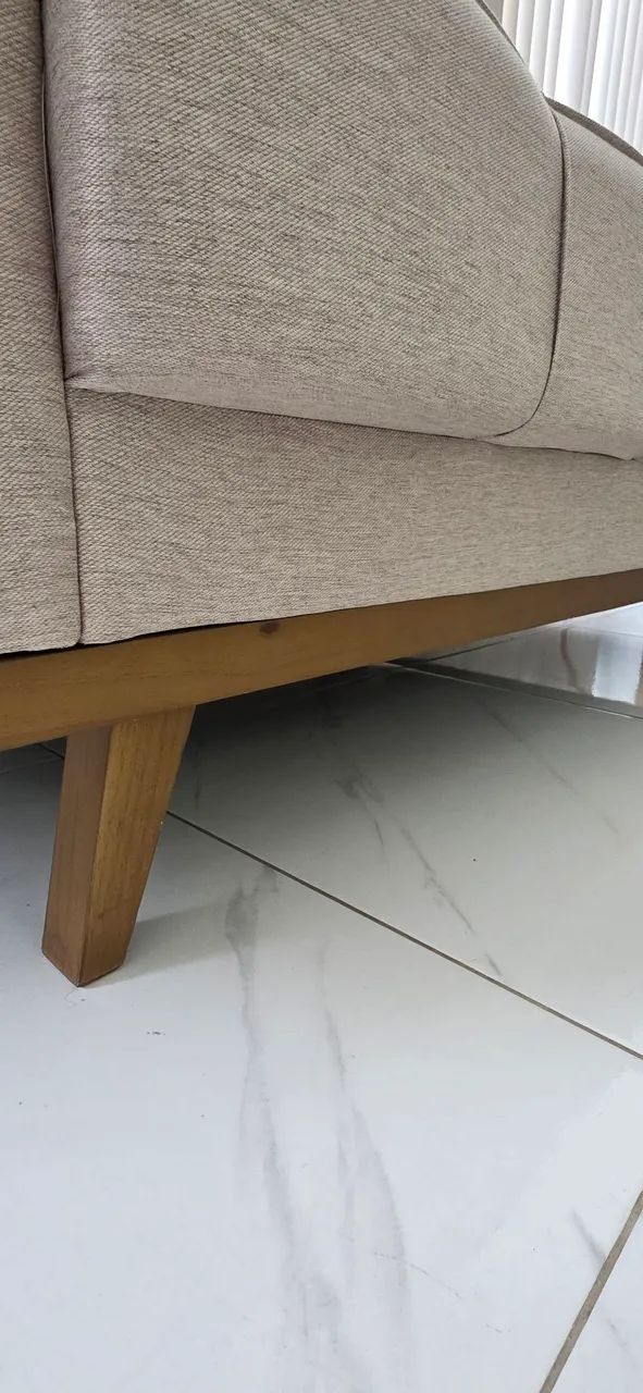 Sofás com pes de madeira maciça  - Foto 4