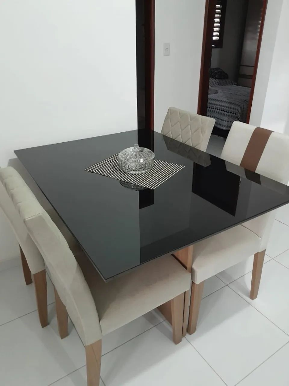 Mesa de Jantar 4 Cadeiras