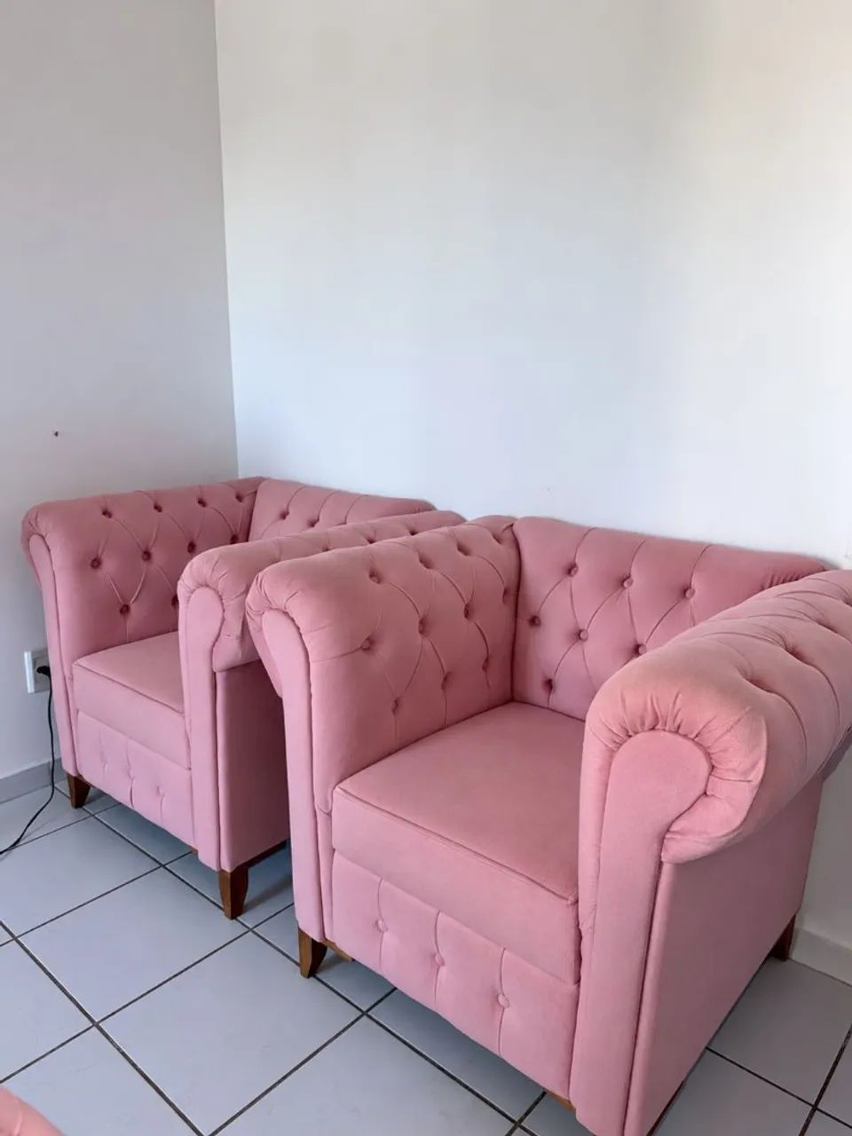 Conjunto de Sofá Poltrona Chesterfield de Luxo - 4 Peças | Capitonê Rosa | Estilo Clássico - Foto 2