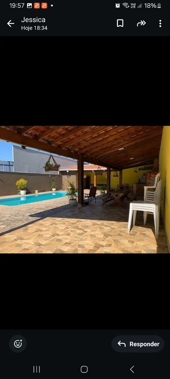 Casa com área de lazer separada