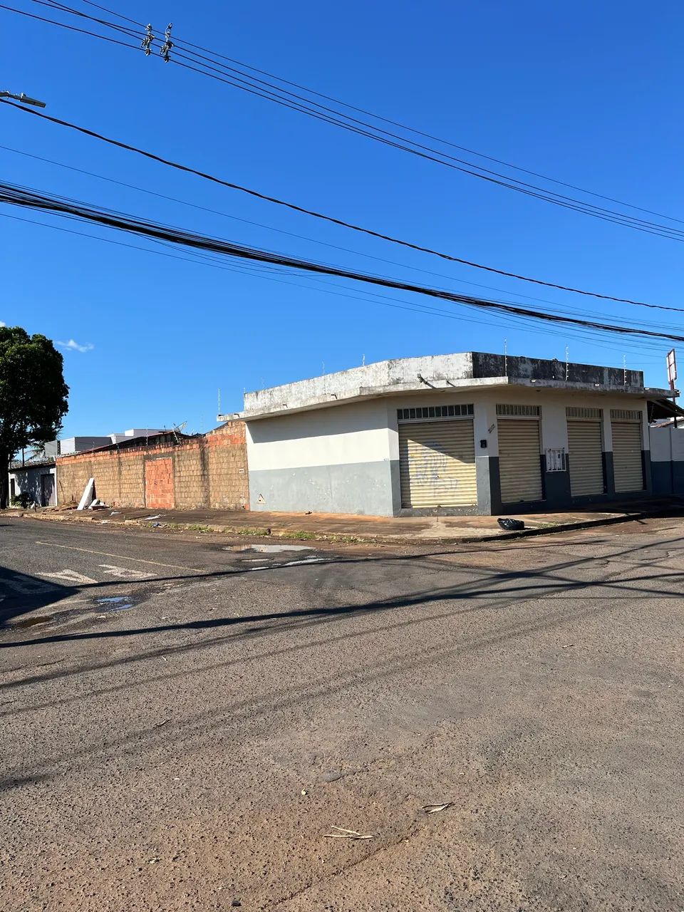 TERRENO DE ESQUINA com dois cômodos de comércio - Foto 4