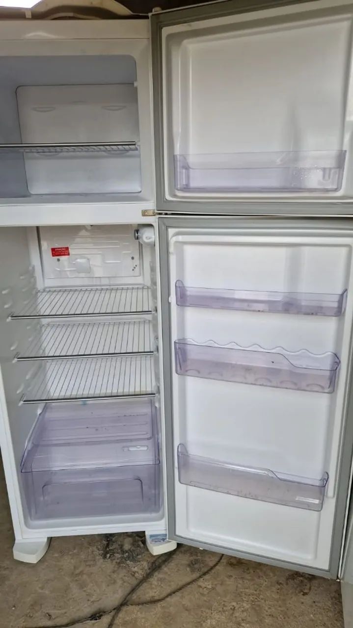 Vende se geladeira 