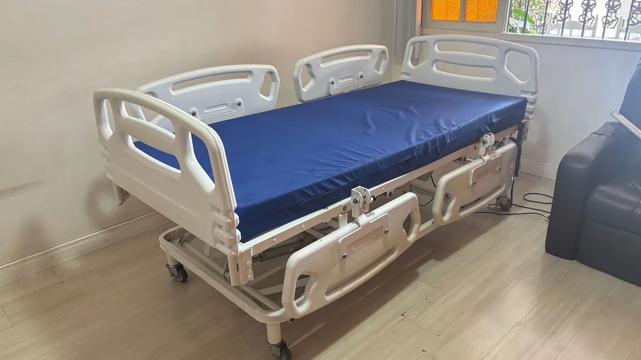 Cadeira de rodas e cama hospitalar  - Foto 4