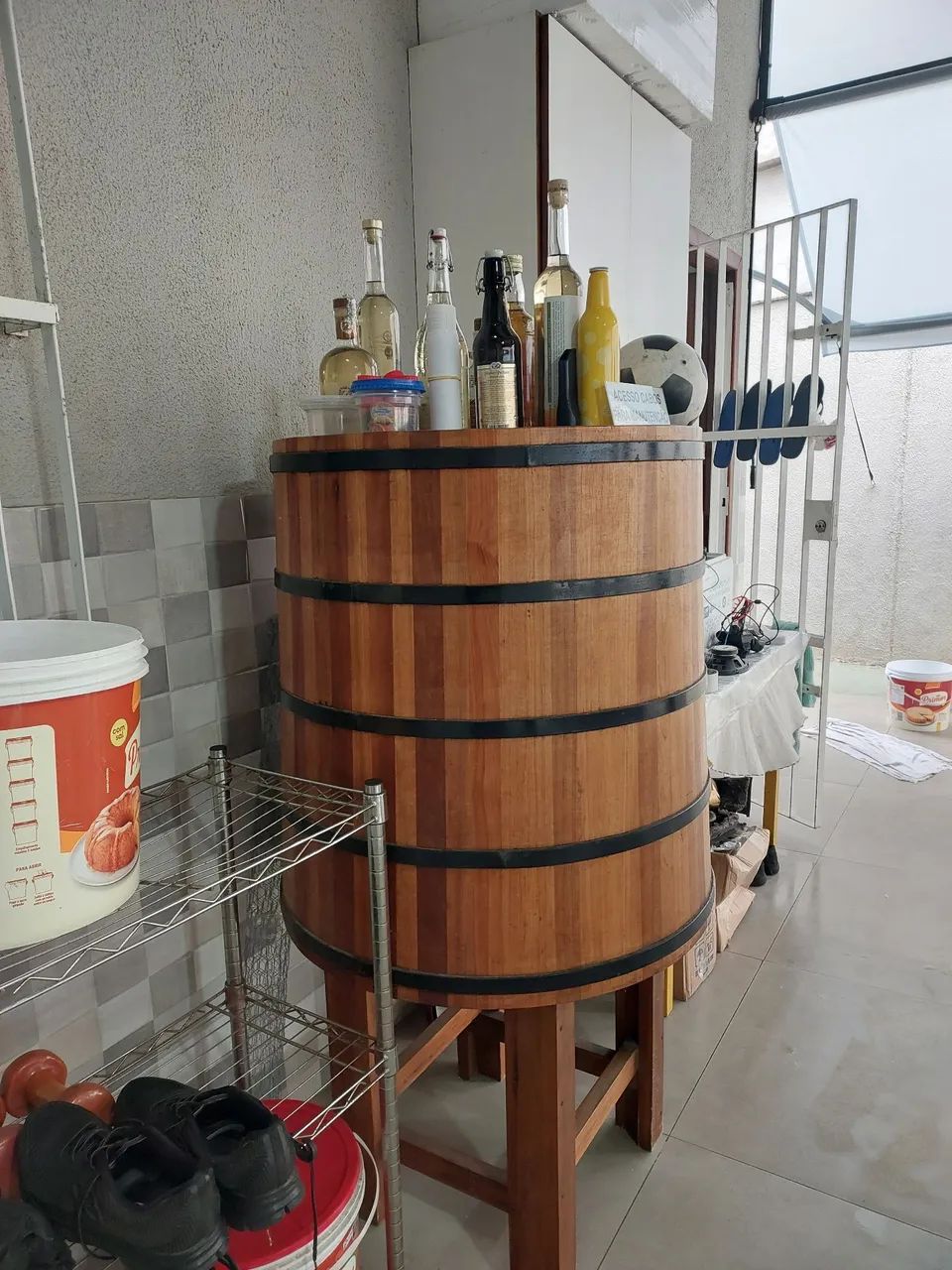 BARRIL DE CEREJEIRA COM 10 REGUAS DE AMBURANA 250l, COM BASE 