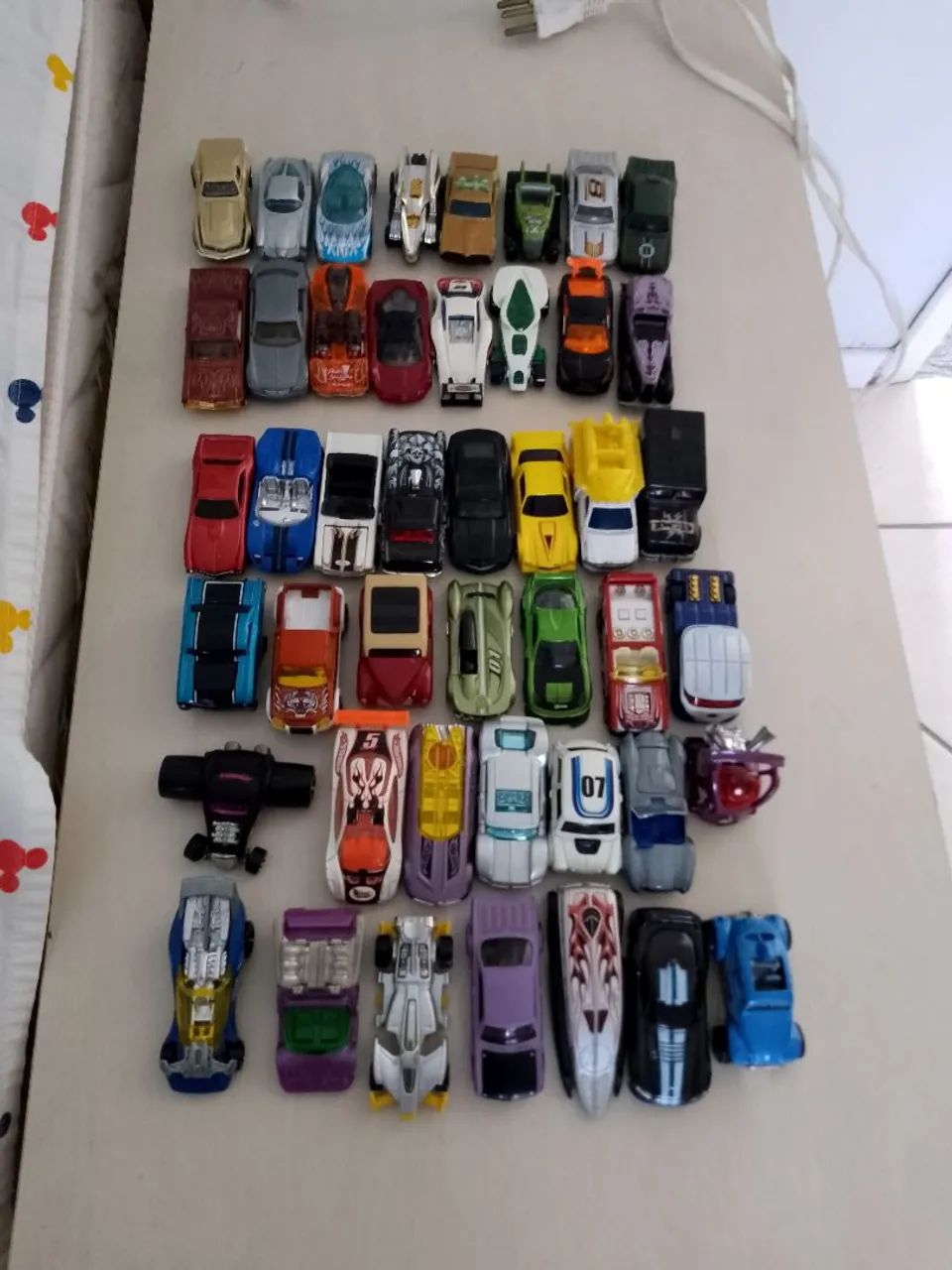 Carro antigo miniatura Hot Wheels usado.