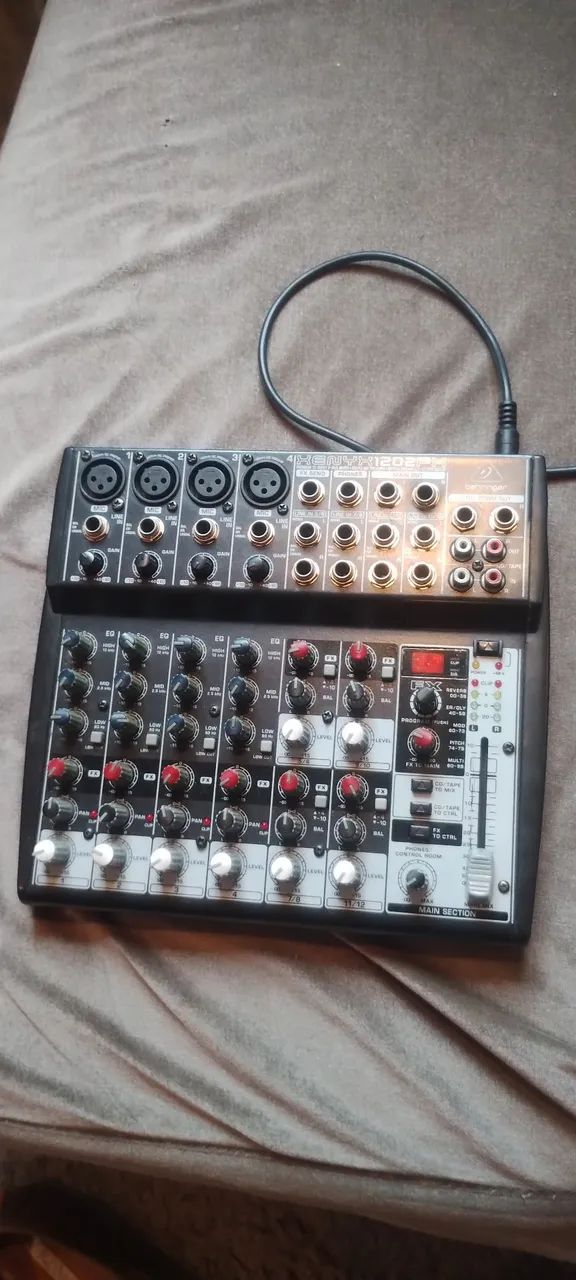 Mesa Behringer zerada
