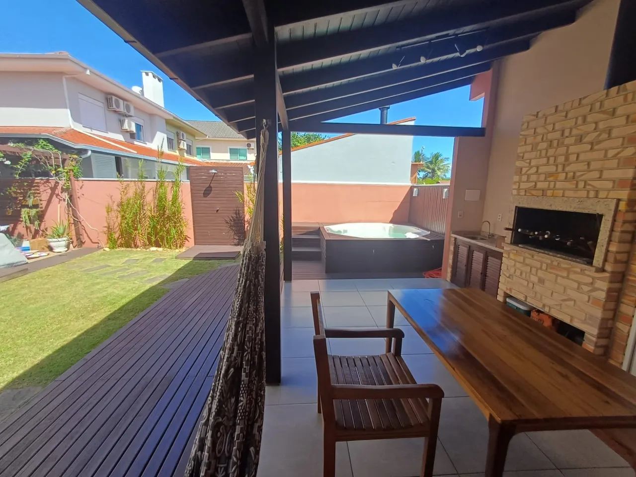 Casa com 3 dormitórios no Campeche - Espaço, conforto e área de lazer privativa - Foto 2