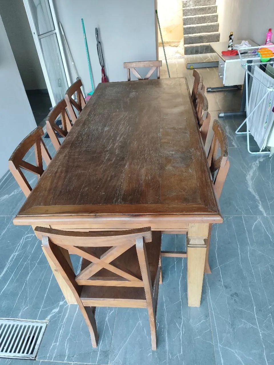 Mesa com 8 cadeiras. MADEIRA MACIÇA. - Foto 3