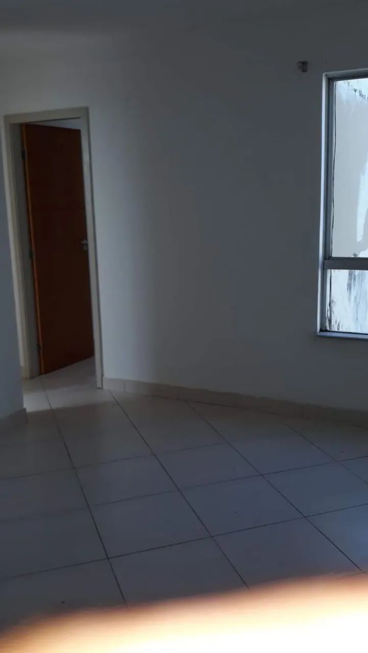 Vendo apartamento com dois quartos com dependência e lavanderia. - Foto 4