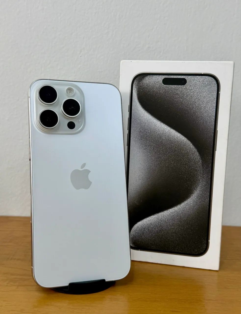 iPhone 15 Pro Max 256gb branco semi novo impecável  - Foto 2