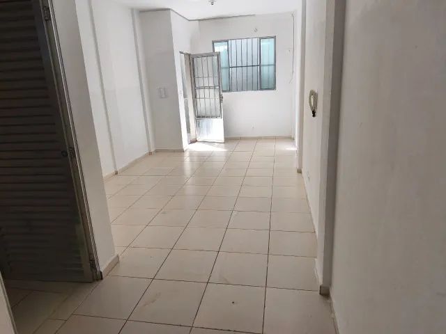 Alugo quitinete com um cômodo grande na zona 05, Maringá PR. - Foto 2