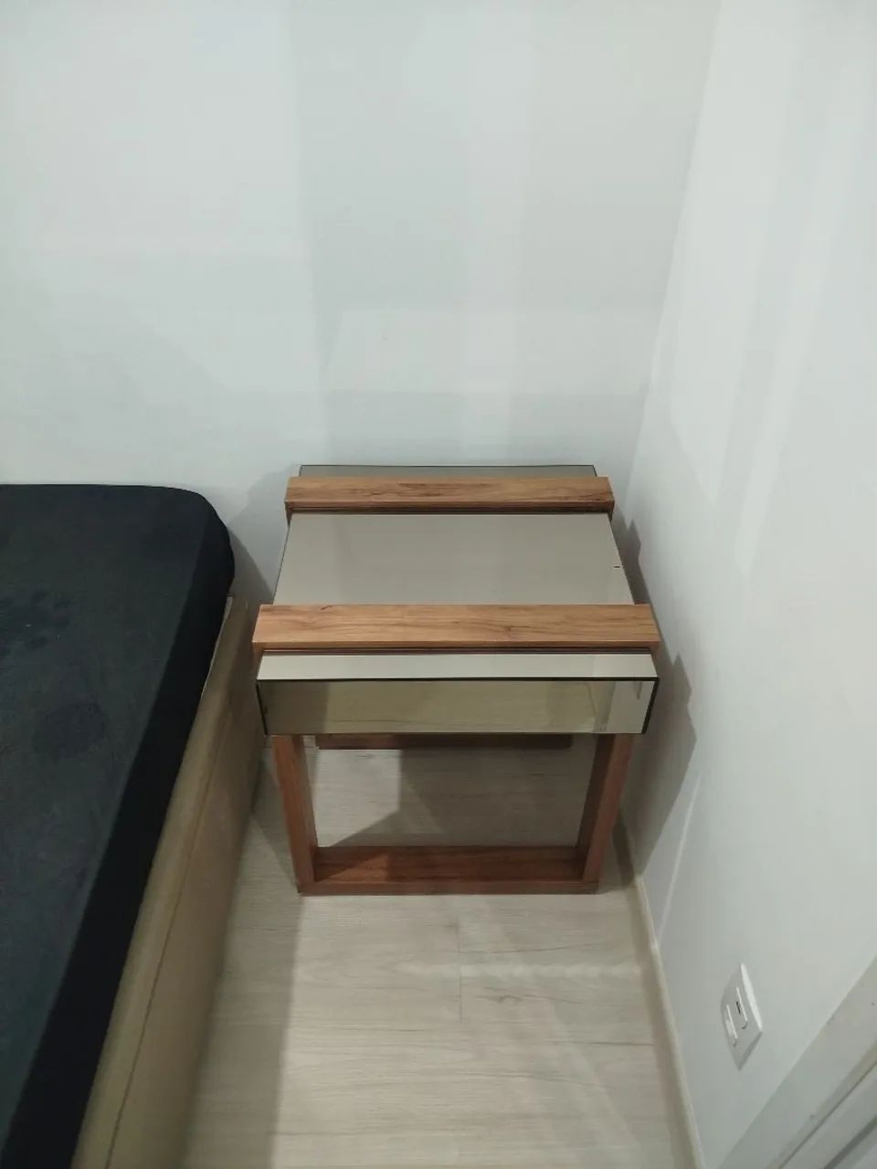 Mesinha elegante de vidro - Foto 2