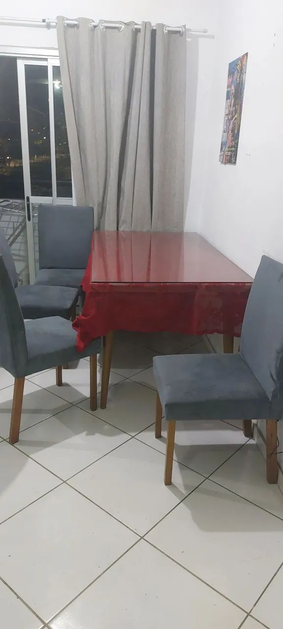 Vendo mesa 4 cadeiras com tampo de vidro nova