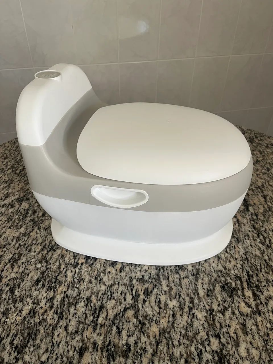 Vaso sanitário-Troninho Privadinha Infantil Assento Redutor Som Descarga Cor Cinza Liso