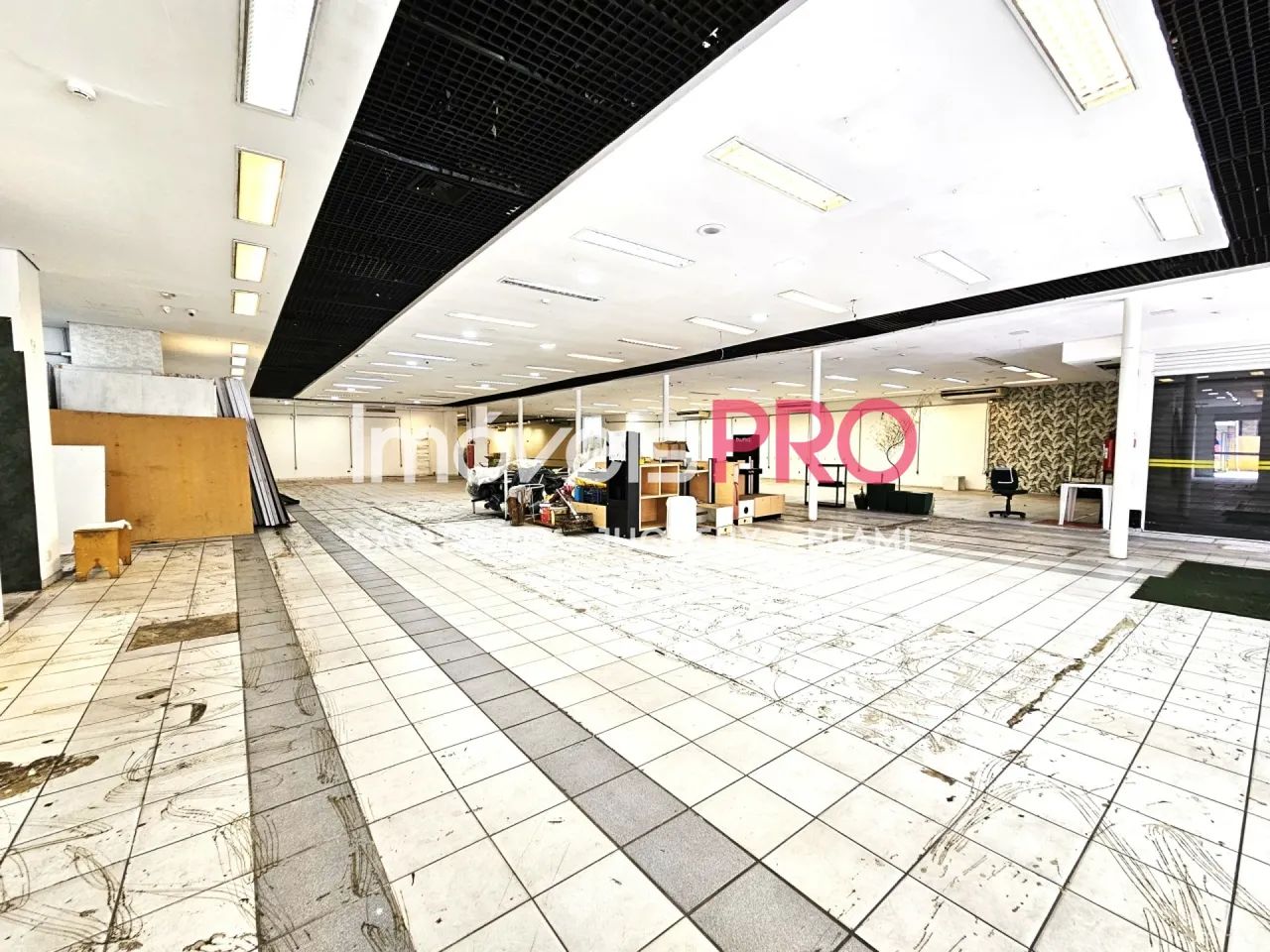 Imóvel comercial de esquina com dois pavimentos - Foto 4