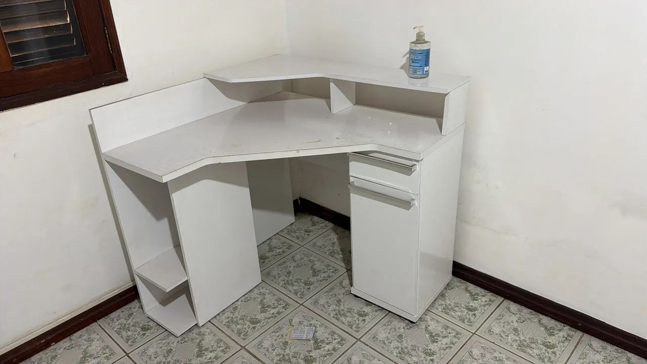 Escrivaninha branca 