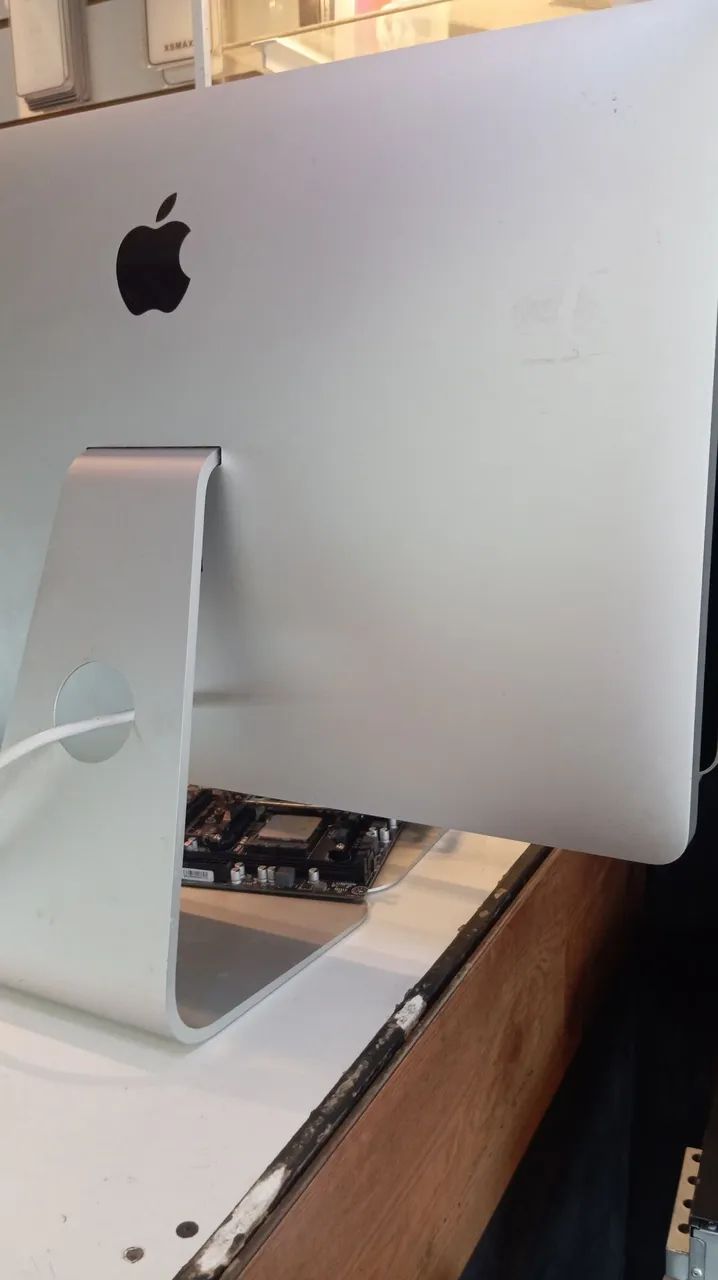 Apple Cinema Display 24インチ Chega o novo Apple LED Cinema Display de 24