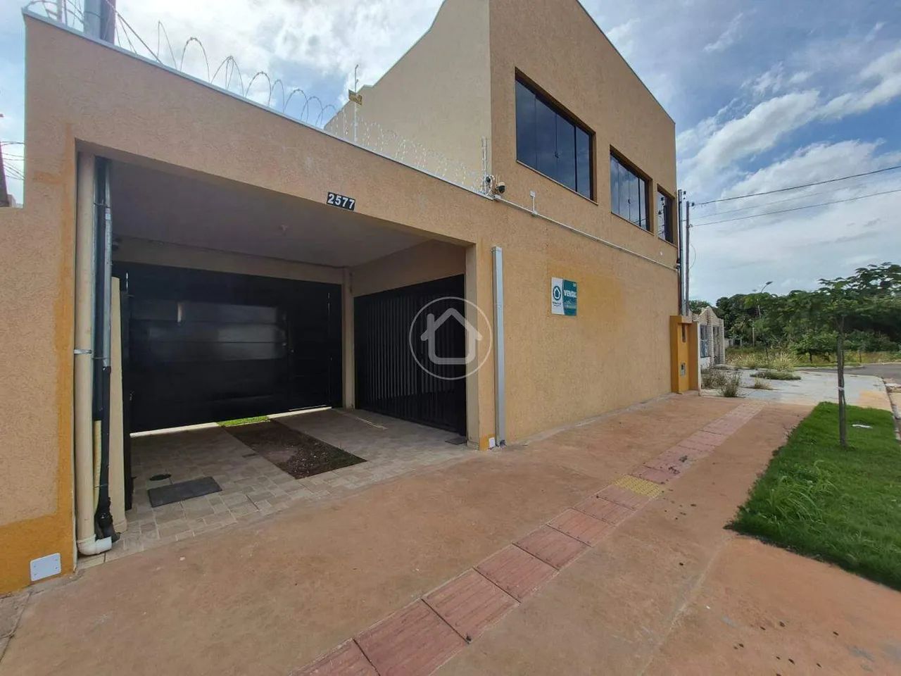 2 QUARTOS SENDO UMA SUITE 2 VAGAS COBERTA - Foto 2