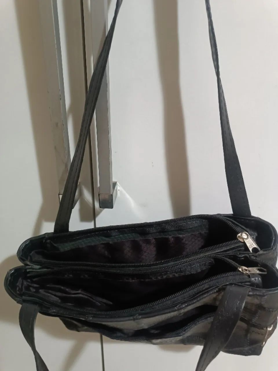 Bolsa feminina média preta usada - Foto 3