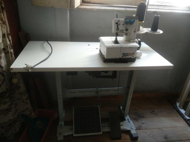 Máquina Industrial Galoneira e Overloque - Foto 4