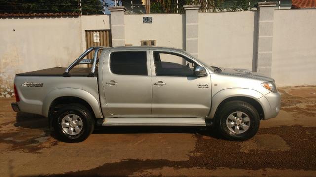 Vende-se Toyota Hilux 3.0 CD 4x4, automática SRV, ano 2006