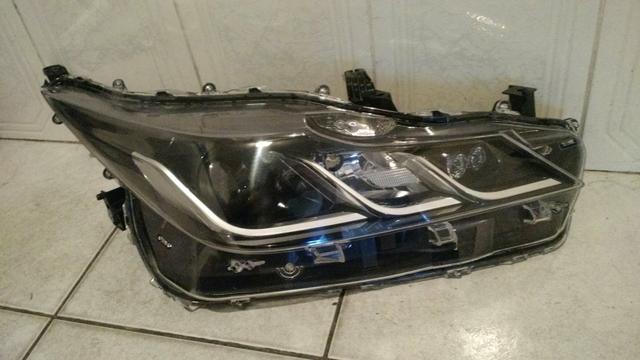 Farol direito Toyota Corolla Xei 2020