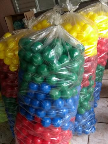 Bolinhas de piscina coloridas direto da fábrica