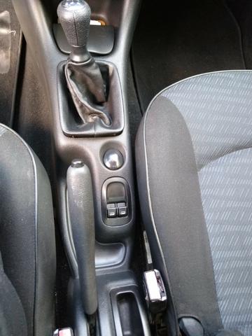Peugeot 207 1.4 X-line 2011 com manual e chave reserva baixo km - Foto 9