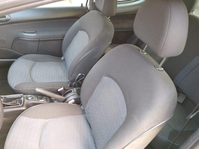 Peugeot 207 1.4 X-line 2011 com manual e chave reserva baixo km - Foto 10
