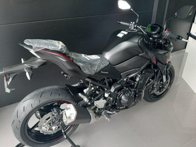 Kawasaki Z 900 Preta 2021 - Foto 3
