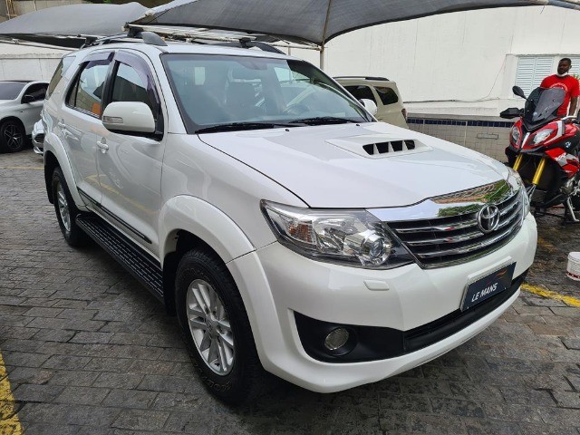 TOYOTA HILUX SW4 SRV 3.0 DIESEL 4X4, AUTOMATICO, 7 LUGARES, COURO CARAMELO