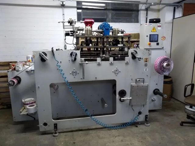 Vendo Impressora flexográfica 5cores + verniz uv e maq com puxada eletrônica - Foto 4