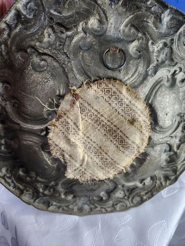 Medalhão  espessurado a prata antigo com suporte para parede - Foto 6