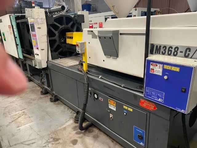 INJETORA DE PLASTICOS JET MASTER JM 368-C²