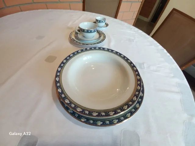 Aparelho de jantar, chá e café de porcelana Sch - Galeria