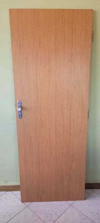 Porta de madeira em ótimo estado