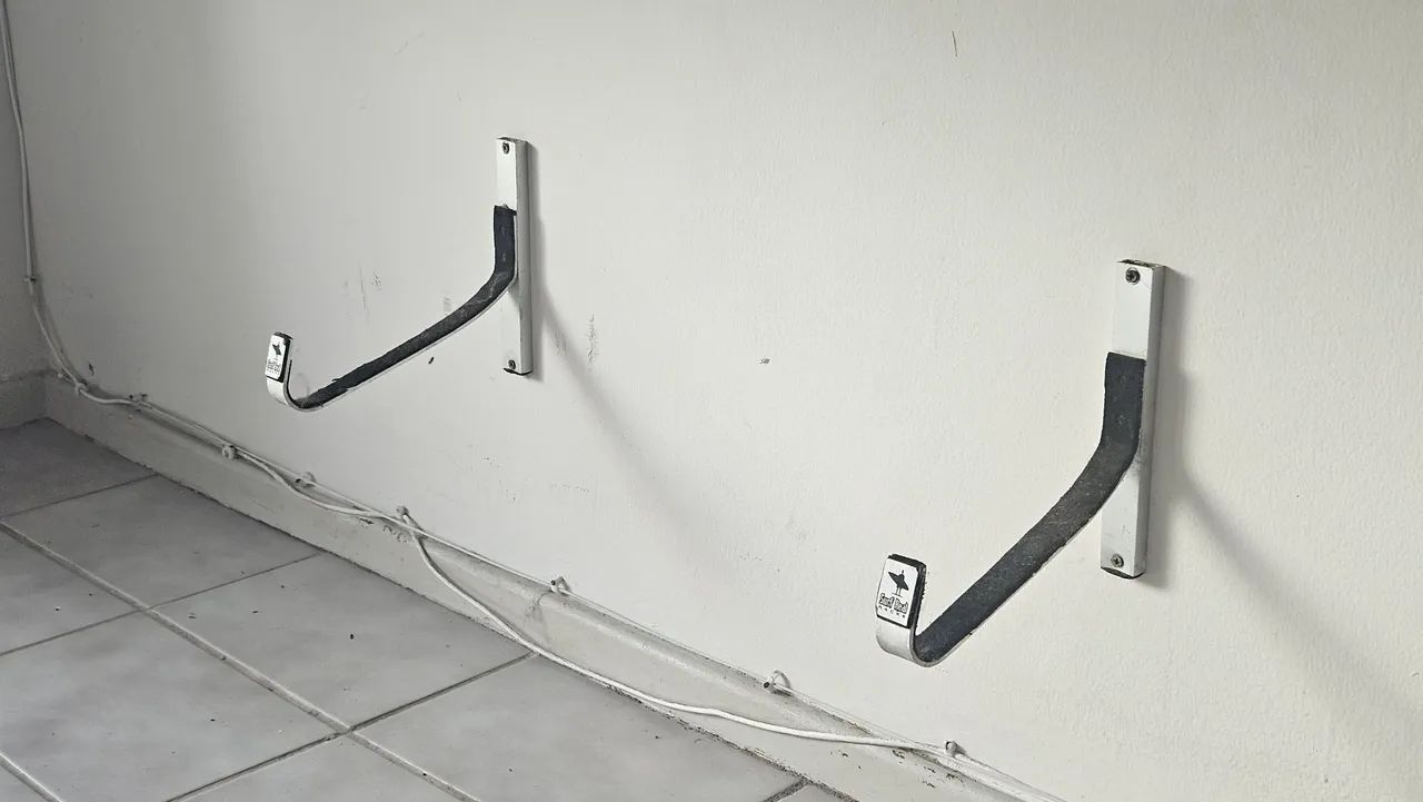 Suporte de Parede para Prancha de Surf