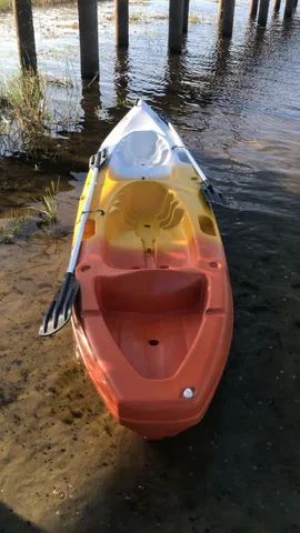 Caiaques , barcos e reboques