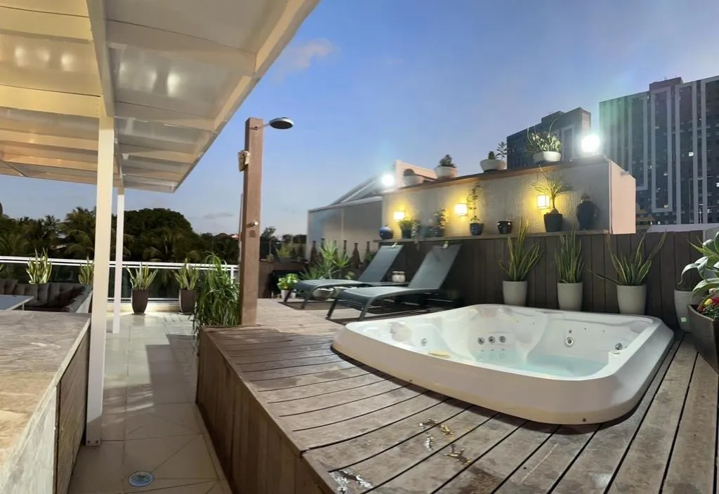 Excelente cobertura toda mobiliada e reformada In Mare Bali Vista Mar