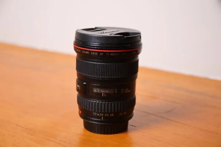 Lente Canon EF 17-40mm F4 da linha L com Parassol