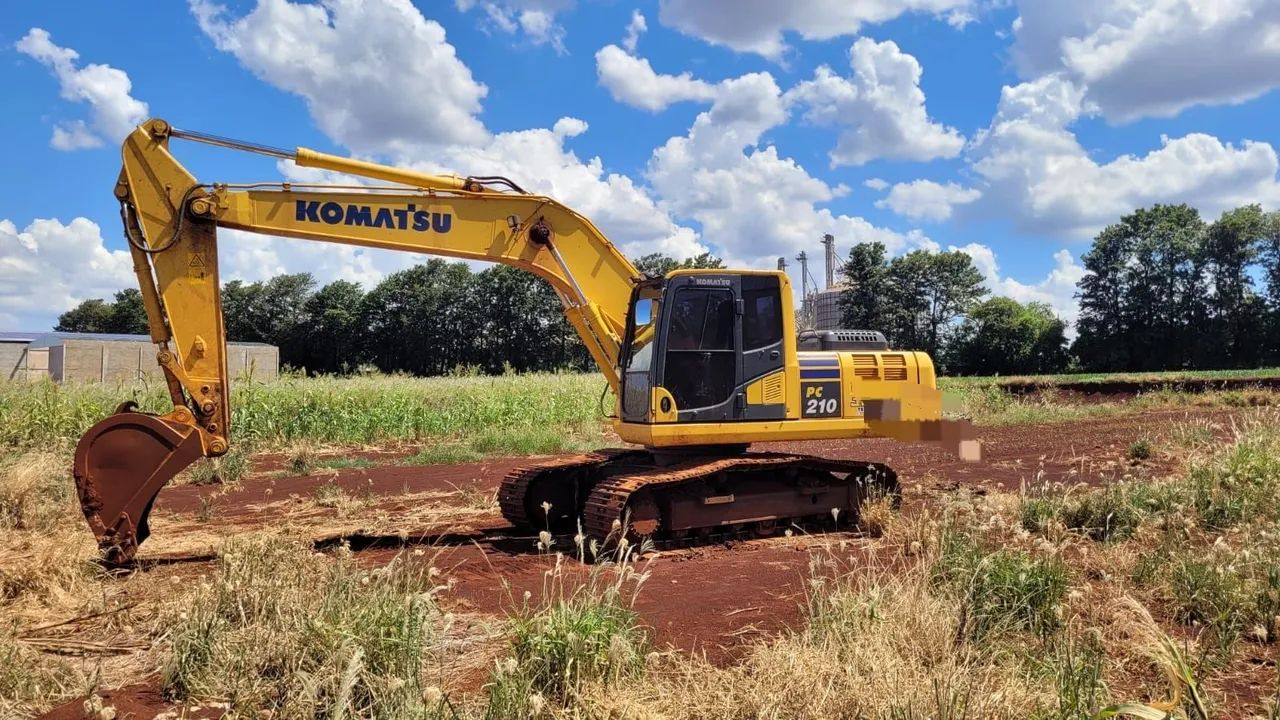 Vendo Escavadeira hidráulica marca komatsu modelo PC 210 ano 2020 - Foto 2
