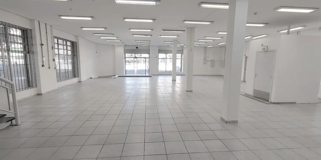 Loja Comercial para Alugar com 550m² no bairro Farroupilha . Excelente localização! Área ú - Foto 2