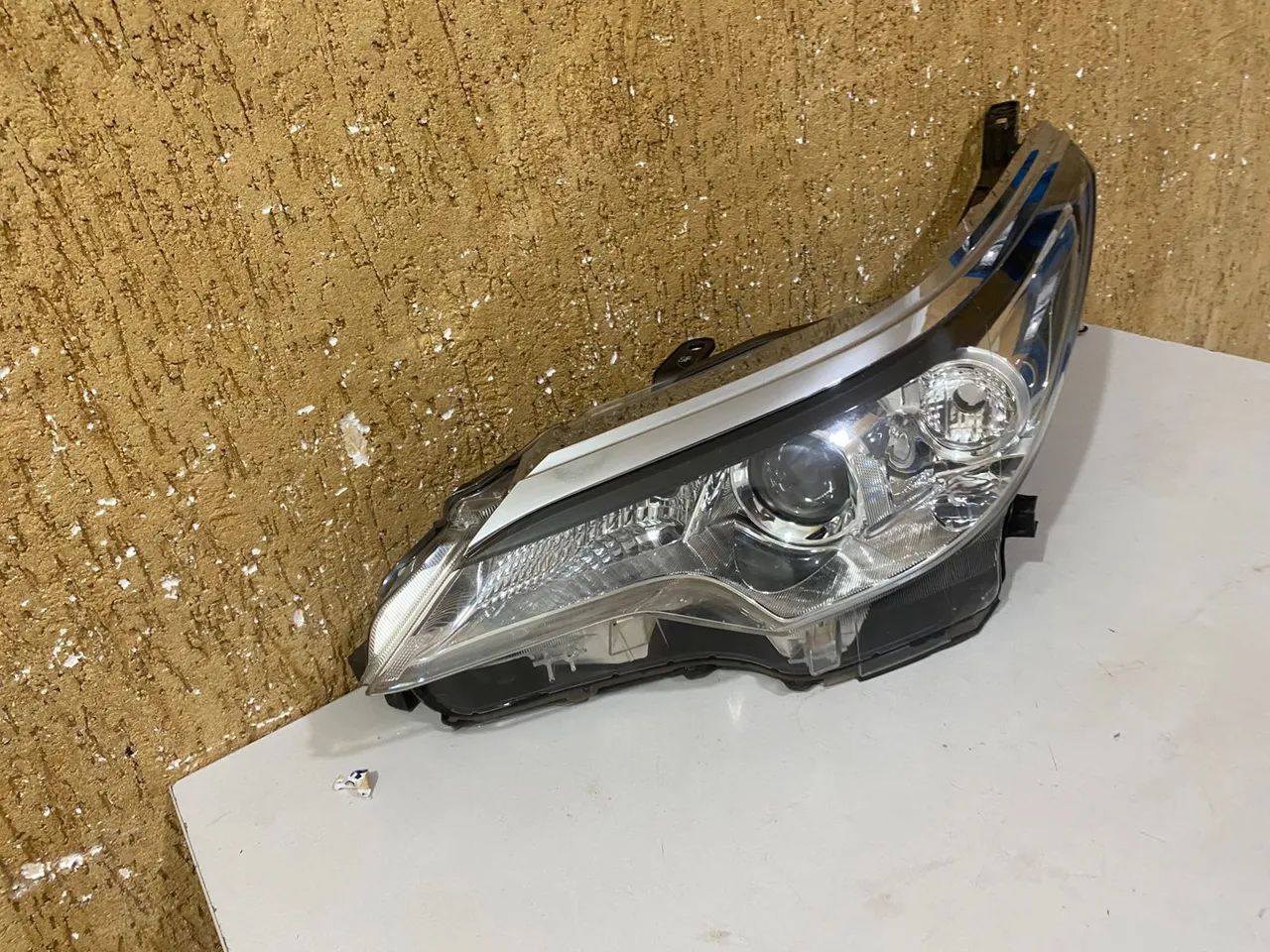 Farol esquerdo Hilux SW4 2016/2017/2018/2019/2020 - Foto 2