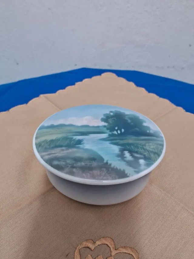 Antiga caixinha de porcelana com paisagem  - Foto 2