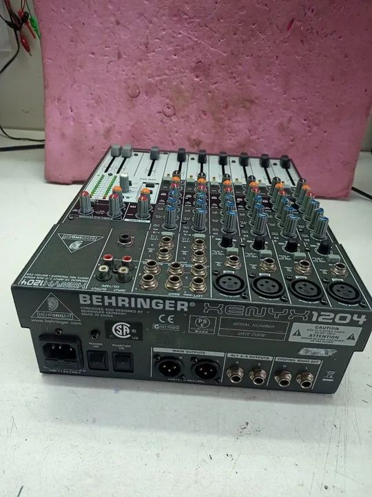 Mesa de Som Behringer 1204 - Foto 6
