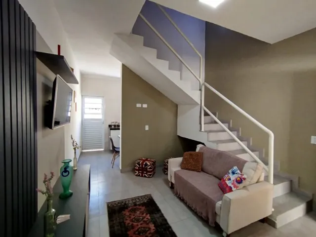 Sobrados com 2 quartos em condomínio no bairro do Éden. Estuda parcelamento da entrada.
