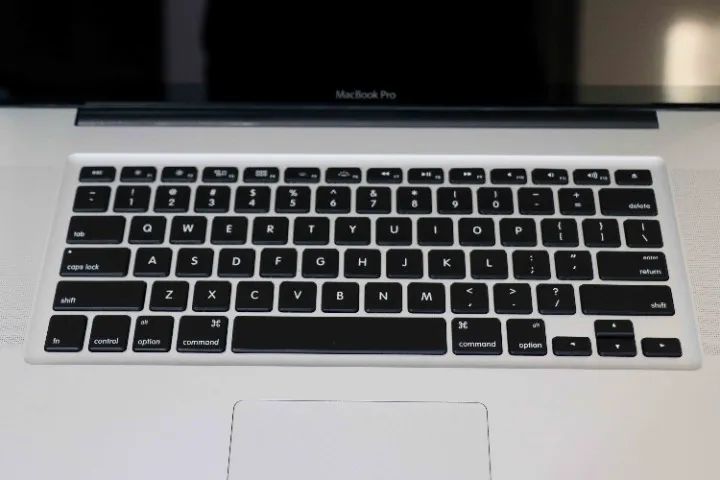 Macbook Pro 17" i7 A1297 - Sem WIFI - Sem HD Leia a Descrição - Foto 3