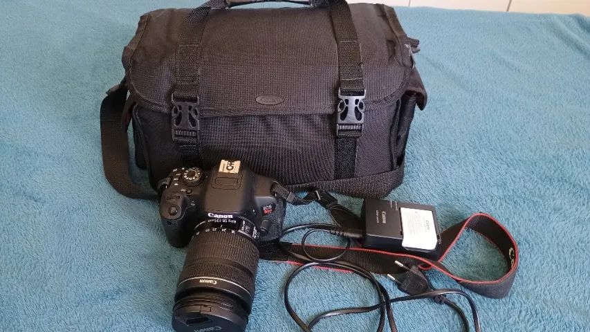 Câmera Canon T5i + Lente 18-135 com Bag de Luxo