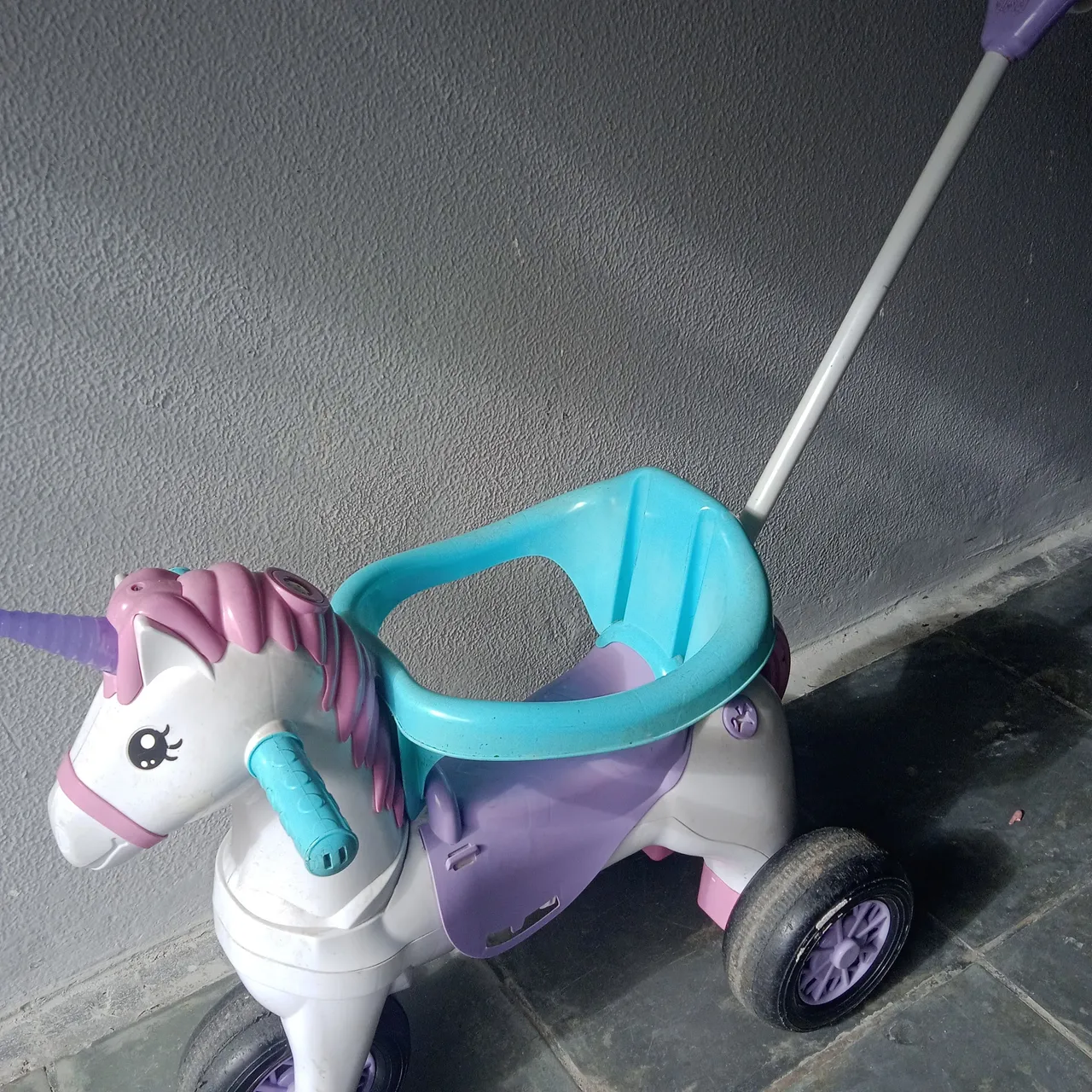 Carrinho triciclo Unicórnio de passeio infantil com empurrador